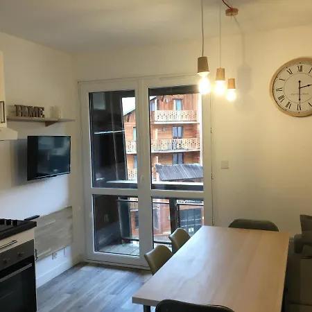 Le Perce-neige Centre Station Apartment *