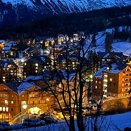 Le Perce-neige Centre Station Apartment *